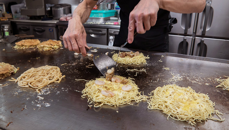 Try Hiroshima-yaki, A Healthy Crepe Loved by Local People 